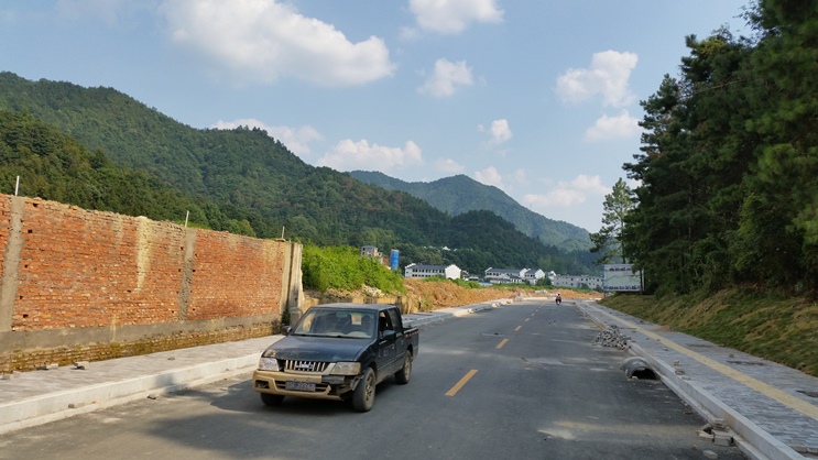 Road to San Bao - Jingdezhen - Deanna Roberts