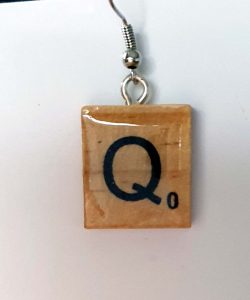 Scrabble Letter Earring x 1 - Q