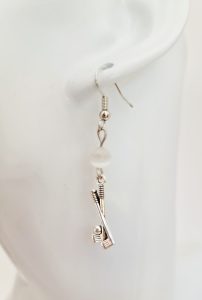 Golf twin clubs earrings with 5mm glass white bead