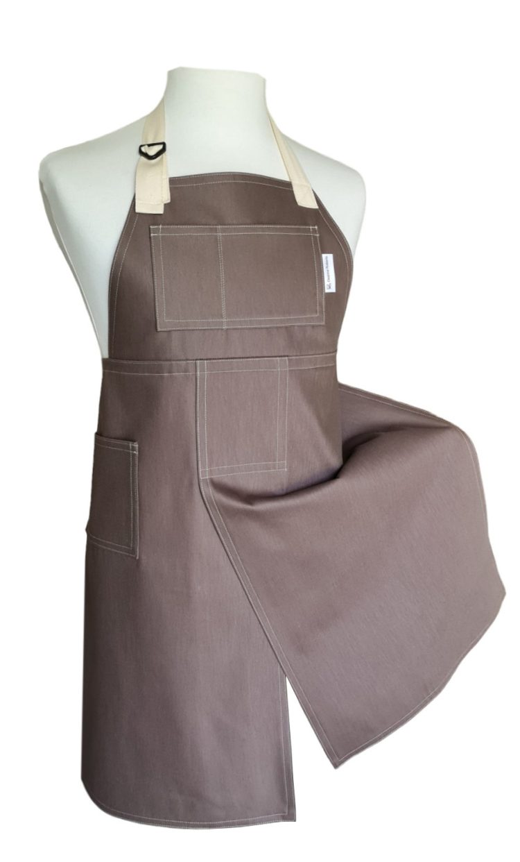 Brigida Split-leg apron 75 x 88 with adjustable neck strap - Deanna Roberts Studio (6)